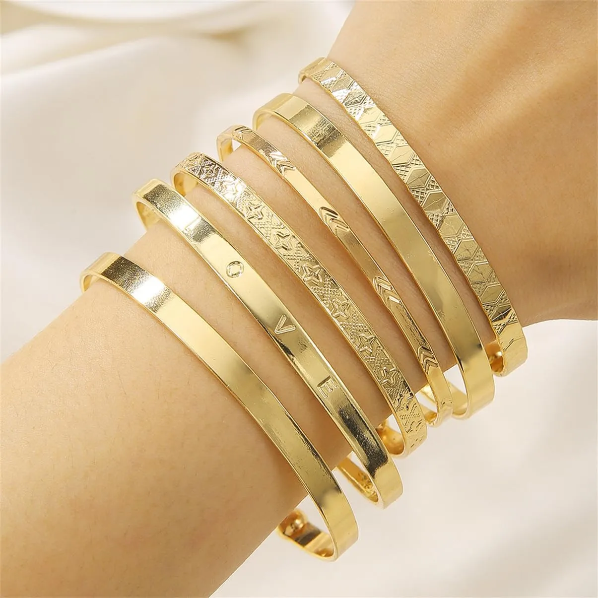19Pcs Gold Bangle Bracelets Set for Women Boho Multi Layer Stack Textured Bracelets Indian Chunky Bangle Bracelet for Women Teen