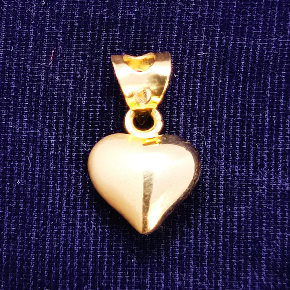 22 KT Gold Unisex Loving Heart Pendant (D16)